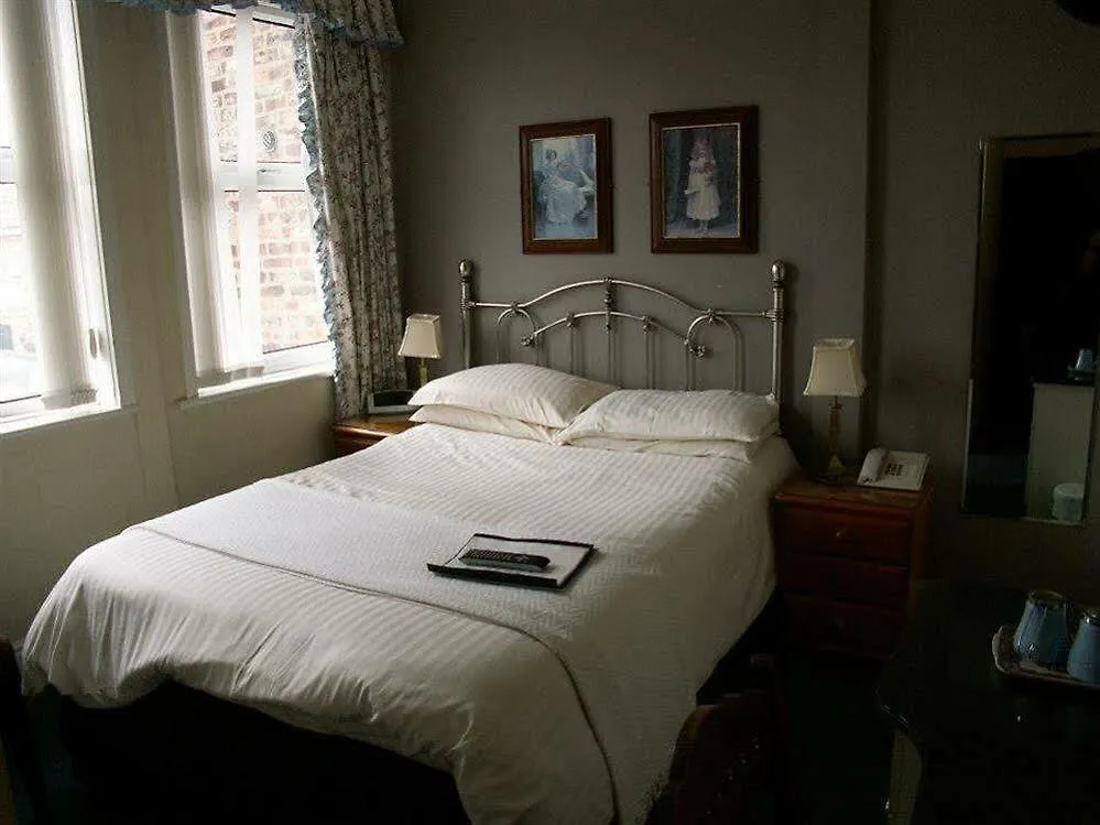 Heworth Court Hotel 约克 3*,